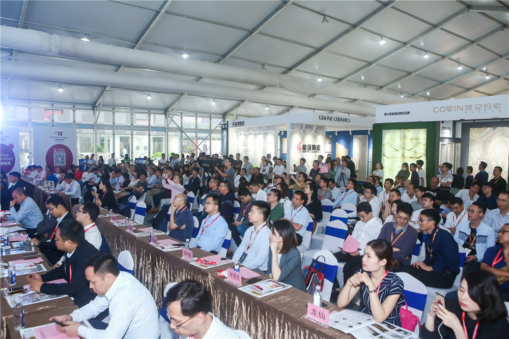 配圖7:第32屆中國(guó)·佛山陶博會(huì)中國(guó)陶瓷總部工程產(chǎn)品館主題活動(dòng)現(xiàn)場(chǎng).jpg