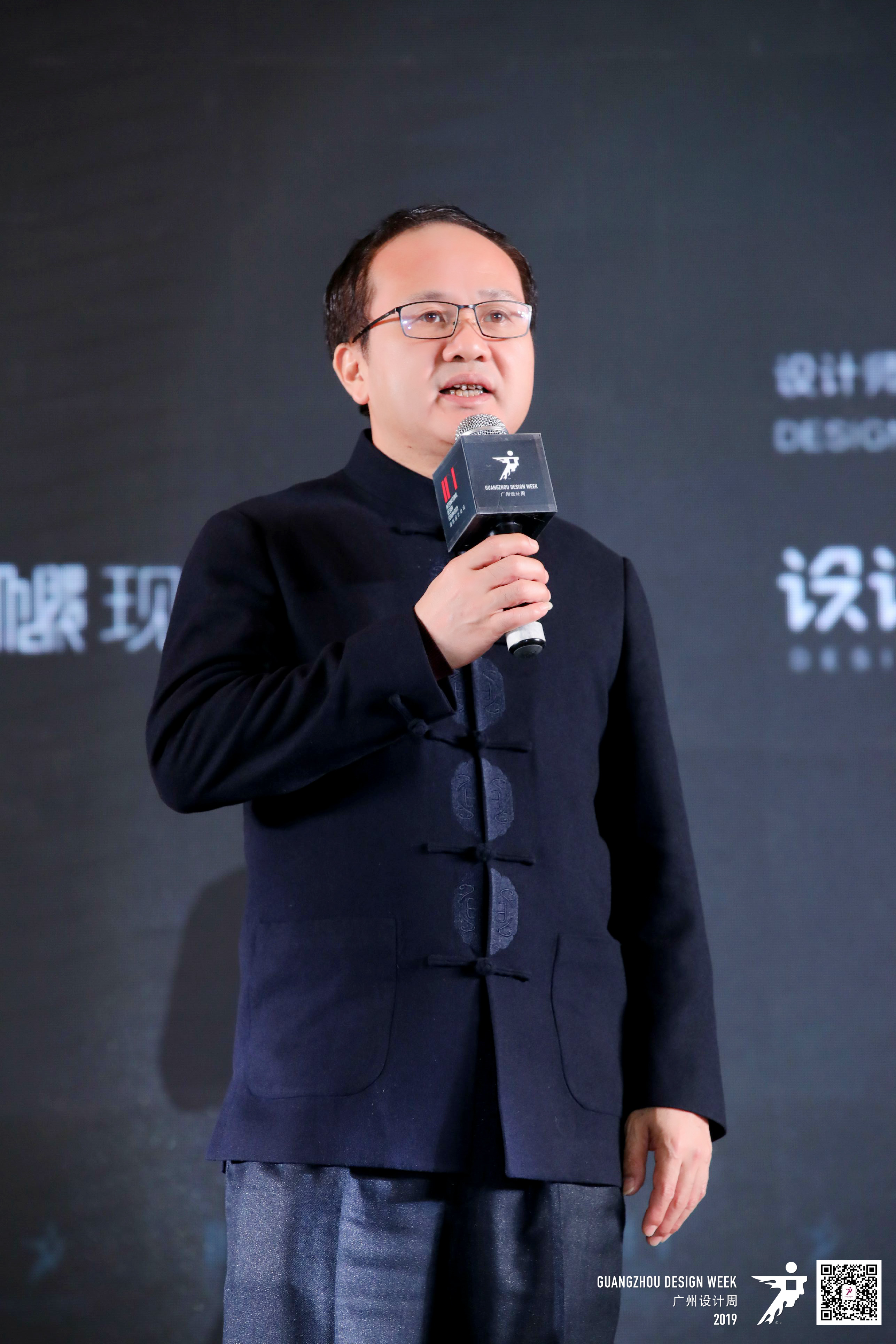 1 大唐合盛瓷磚董事長兼總經(jīng)理曾志堅在大會上致辭.jpg