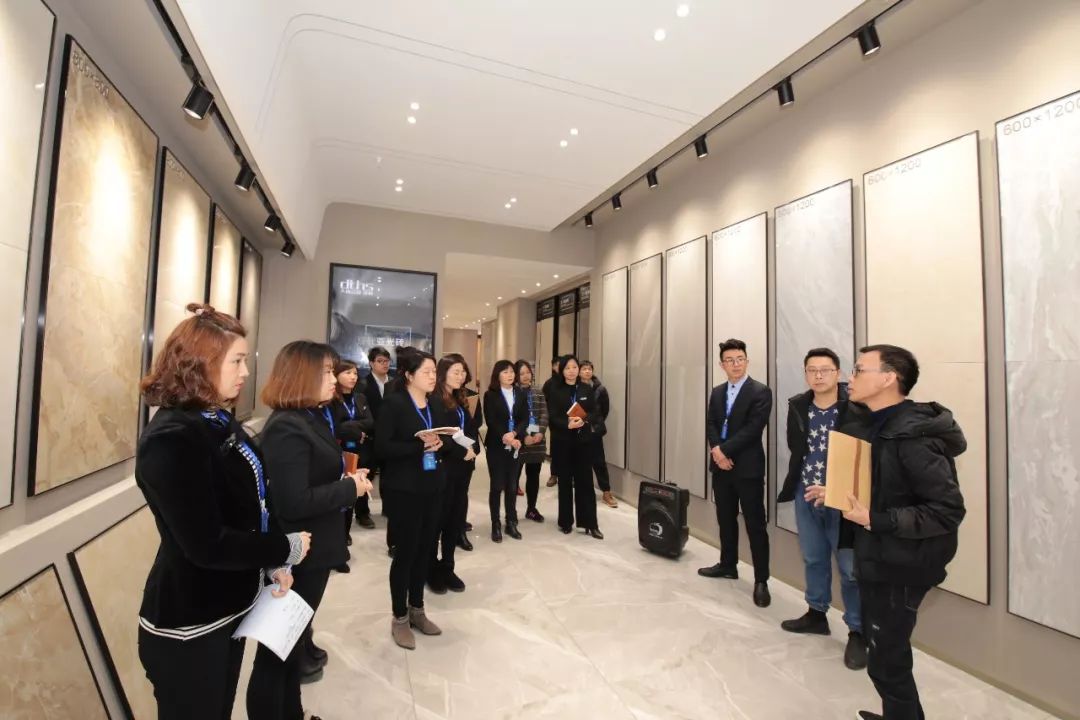 18 大唐合盛瓷磚揚州旗艦店員工風采展示.jpg