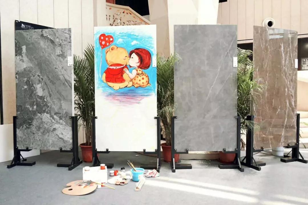 名插畫師龍躉在格萊斯new pearl大板創(chuàng)作 (2).jpg