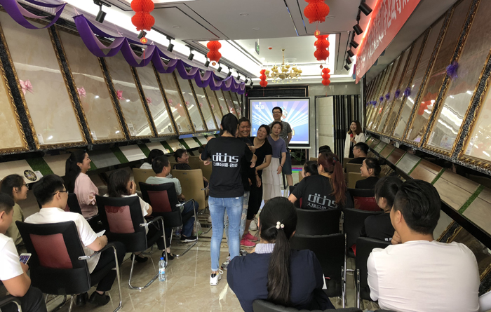 4 �W(xu��)�T���F(xi��n)��(ch��ng)�e�O����(d��ng).jpg