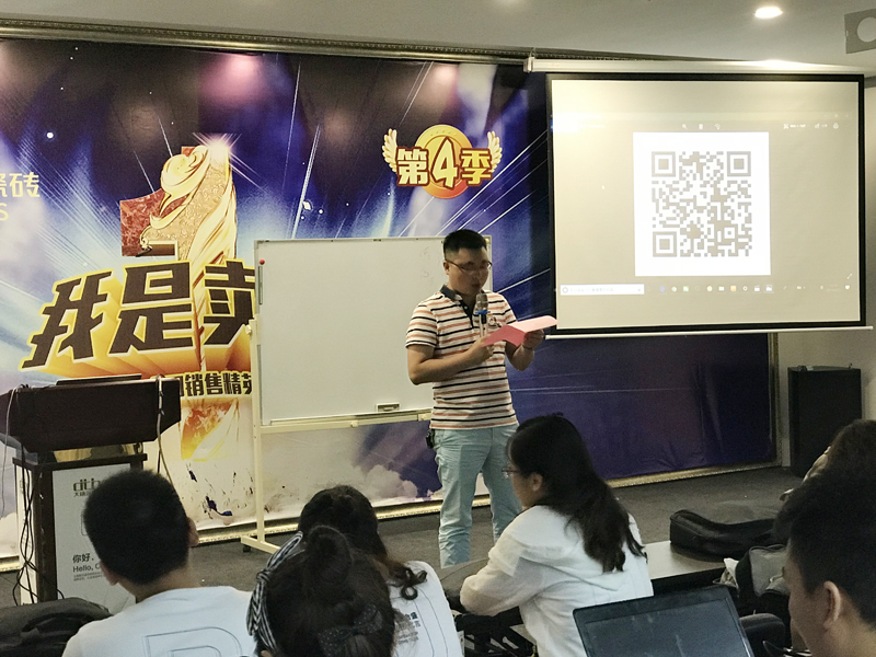 3 大唐合盛瓷磚營銷中心副總經(jīng)理林偉榮致閉營辭.jpg